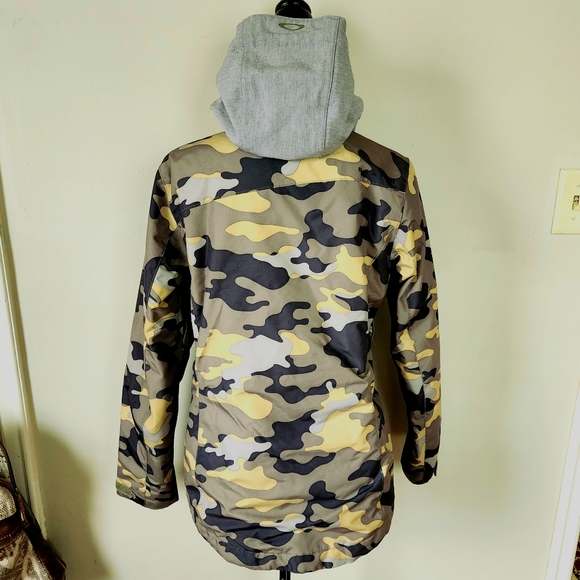 OAKLEY Green Camo Snowboard Jacket XS (EUC) - Picture 3 of 14